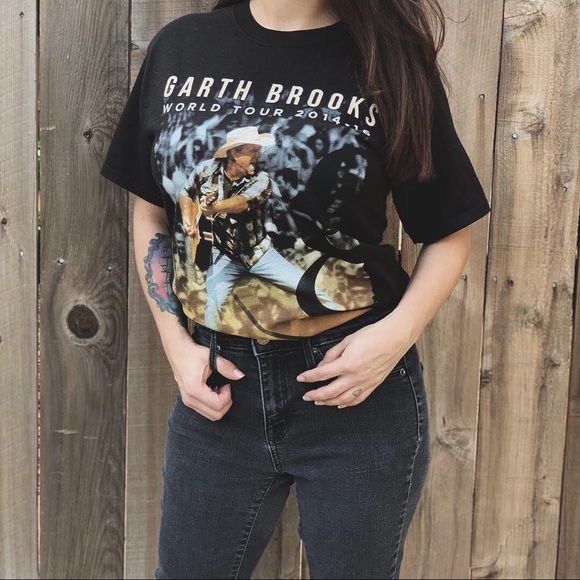 New Garth Brooks Concert Tee - Picture 2 of 3